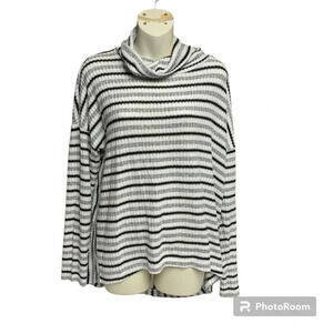 Time & Tru black/white/gray cowl neck sweater size 8-10 medium